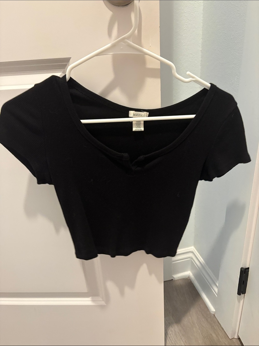 Bozzolo Black Ribbed Scoop-Neck Crop Tee